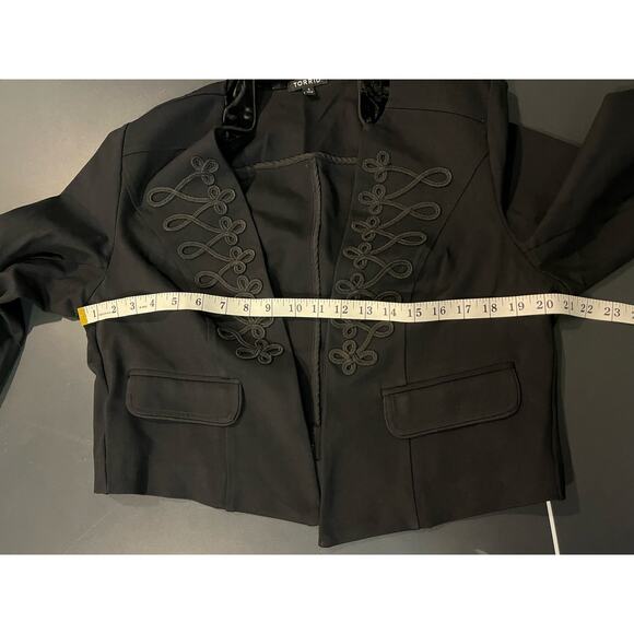 Torrid Women's Black Cropped Military Jacket Embellished Lightweight Size Xlarge - Picture 7 of 9